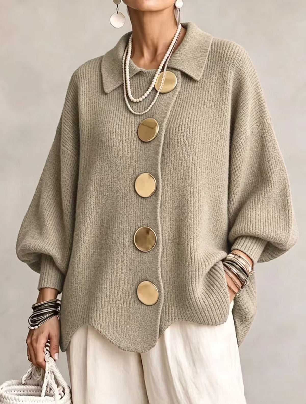 Isadora | Cárdigan Oversize con Cuello y Botones Metálicos Grandes